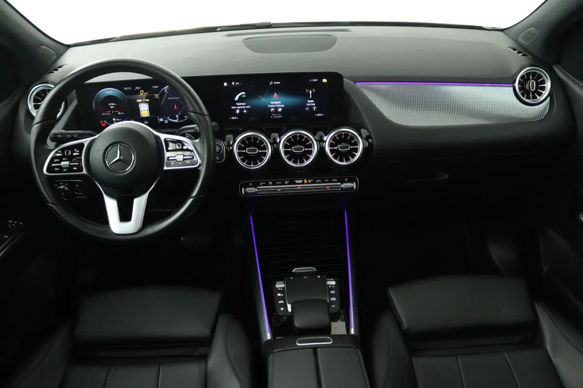 200 Business Solution Luxury (PANORAMADAK, MEMORY SEATS, SFEERVERLICHTING, CAMERA, 1e EIGENAAR, GOED ONDERHOUDEN)