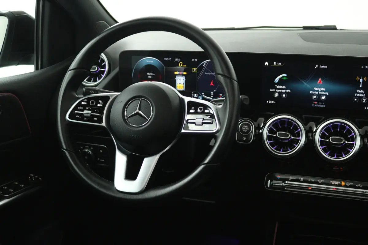 200 Business Solution Luxury (PANORAMADAK, MEMORY SEATS, SFEERVERLICHTING, CAMERA, 1e EIGENAAR, GOED ONDERHOUDEN)