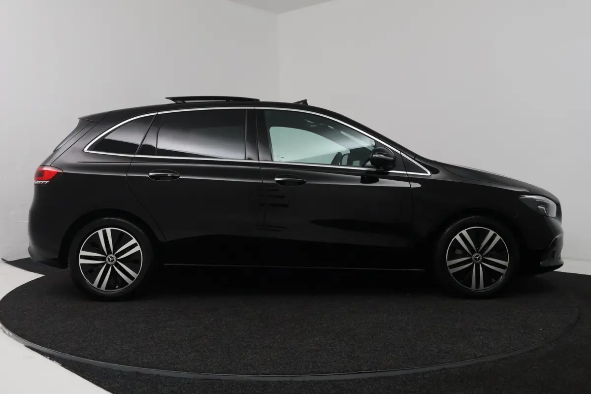 200 Business Solution Luxury (PANORAMADAK, MEMORY SEATS, SFEERVERLICHTING, CAMERA, 1e EIGENAAR, GOED ONDERHOUDEN)