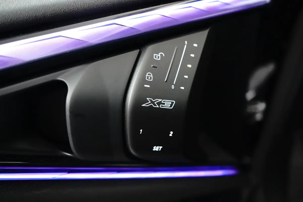 30e xDrive | M-SPORT | 360° CAMERA | PANODAK | ADAPTIVE CRUISE | ELEKTR. STOEL INCL MEMORY | PREMIUM AUDIO | STOELVERWARMING | DODE HOEK