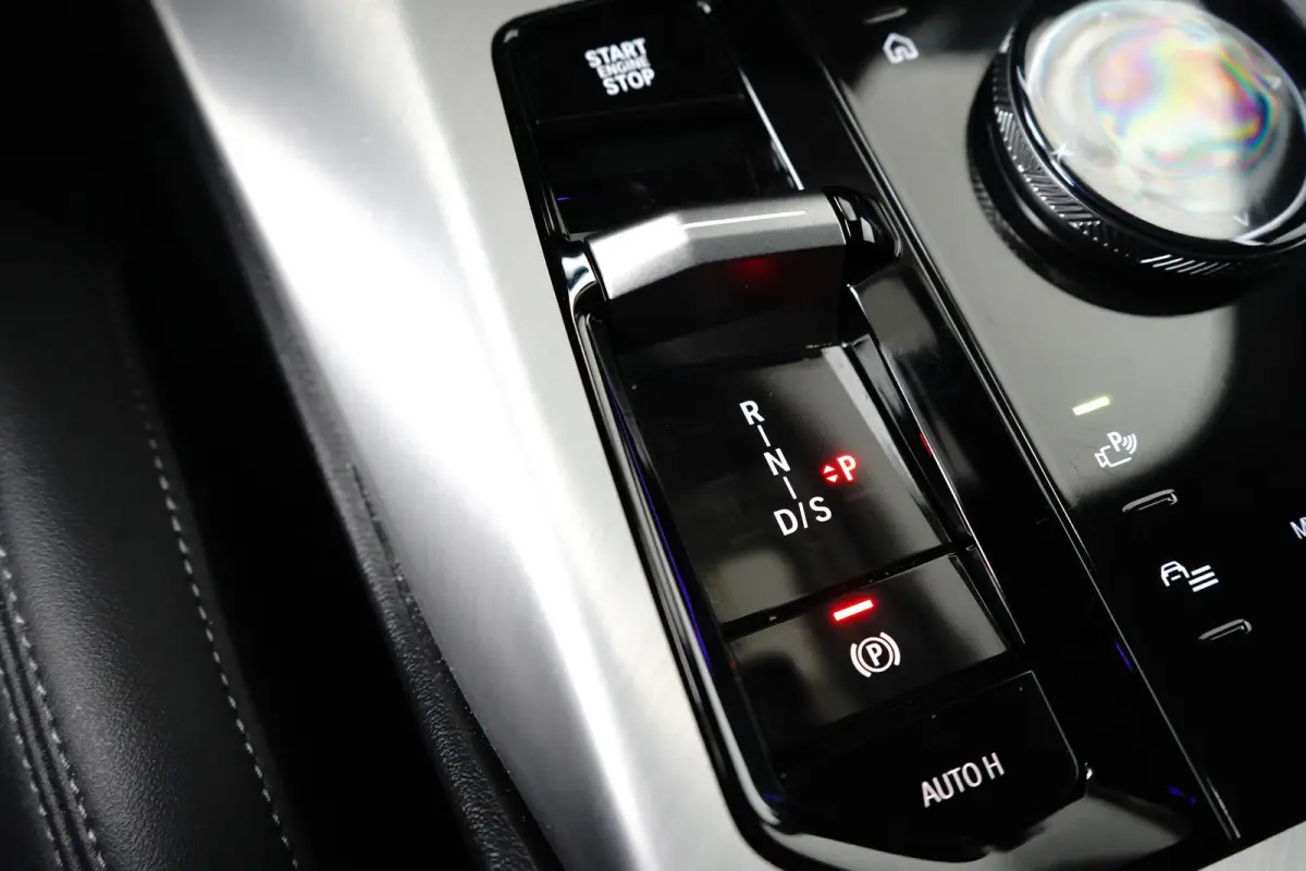 30e xDrive | M-SPORT | 360° CAMERA | PANODAK | ADAPTIVE CRUISE | ELEKTR. STOEL INCL MEMORY | PREMIUM AUDIO | STOELVERWARMING | DODE HOEK