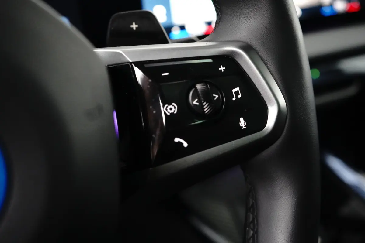 30e xDrive | M-SPORT | 360° CAMERA | PANODAK | ADAPTIVE CRUISE | ELEKTR. STOEL INCL MEMORY | PREMIUM AUDIO | STOELVERWARMING | DODE HOEK