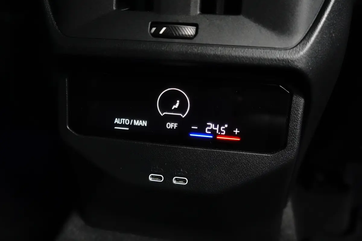 30e xDrive | M-SPORT | 360° CAMERA | PANODAK | ADAPTIVE CRUISE | ELEKTR. STOEL INCL MEMORY | PREMIUM AUDIO | STOELVERWARMING | DODE HOEK