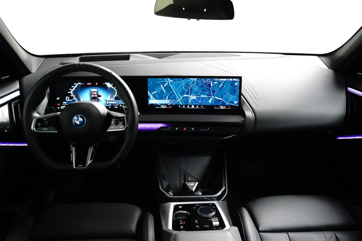 30e xDrive | M-SPORT | 360° CAMERA | PANODAK | ADAPTIVE CRUISE | ELEKTR. STOEL INCL MEMORY | PREMIUM AUDIO | STOELVERWARMING | DODE HOEK