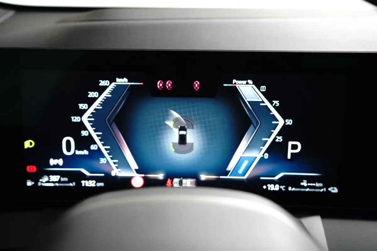 30e xDrive | M-SPORT | 360° CAMERA | PANODAK | ADAPTIVE CRUISE | ELEKTR. STOEL INCL MEMORY | PREMIUM AUDIO | STOELVERWARMING | DODE HOEK