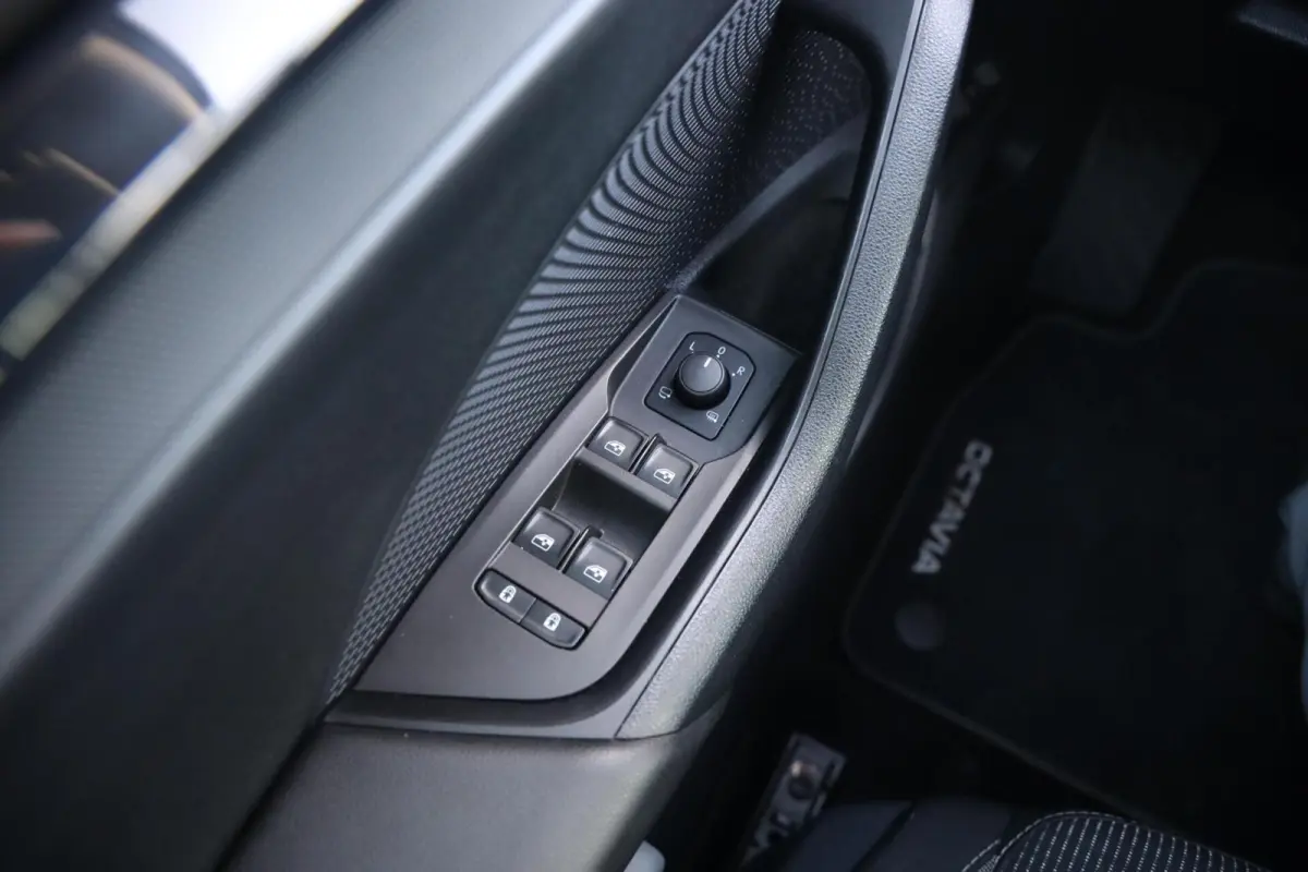 1.4 TSI iV PHEV Business Edition|Trekhaak|Digi dash|Plug in| SOH 88%