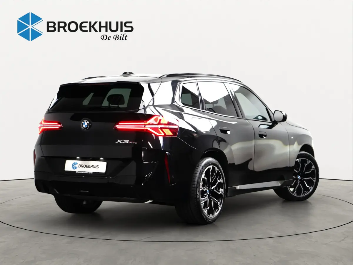 30e xDrive | M-SPORT | 360° CAMERA | PANODAK | ADAPTIVE CRUISE | ELEKTR. STOEL INCL MEMORY | PREMIUM AUDIO | STOELVERWARMING | DODE HOEK