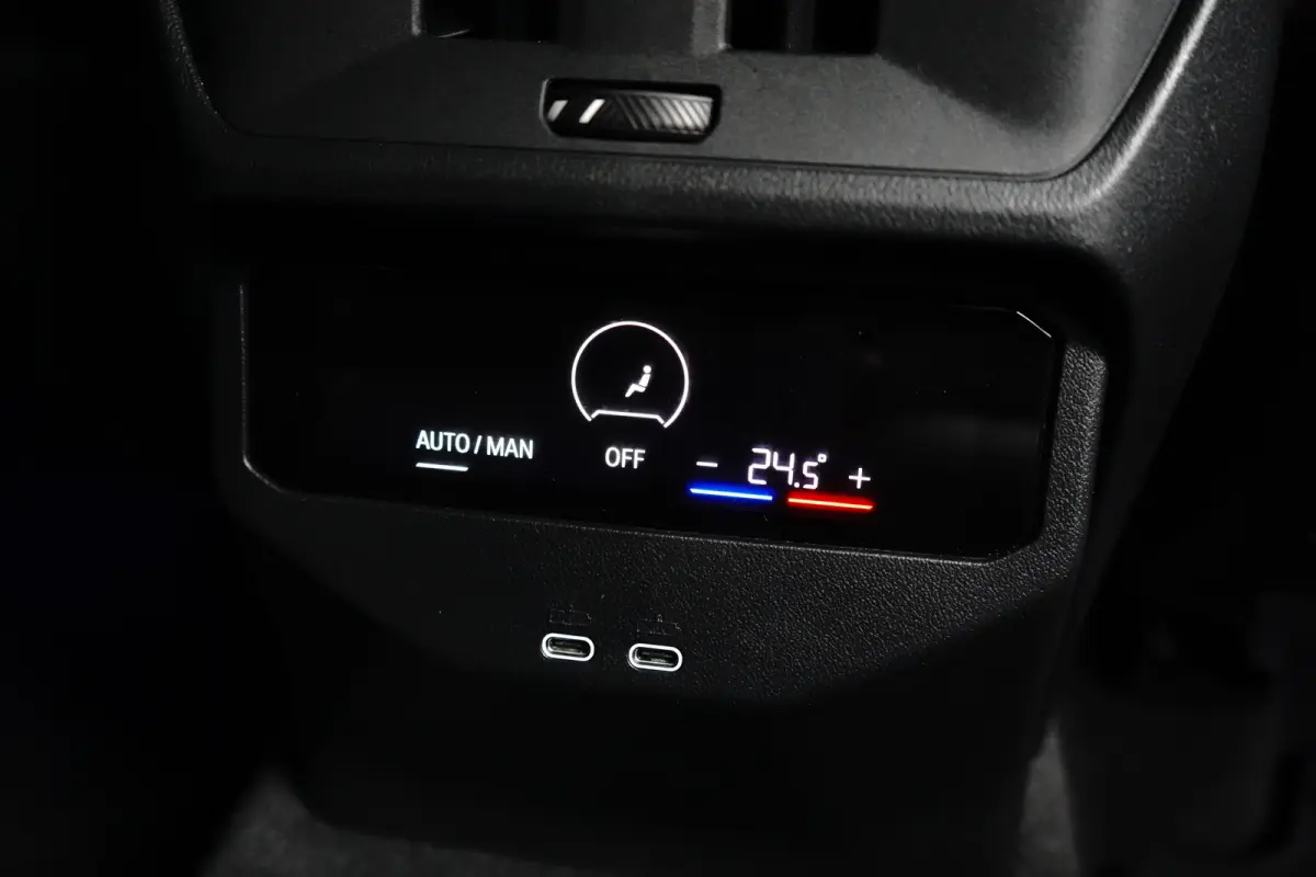 30e xDrive | M-SPORT | 360° CAMERA | PANODAK | ADAPTIVE CRUISE | ELEKTR. STOEL INCL MEMORY | PREMIUM AUDIO | STOELVERWARMING | DODE HOEK