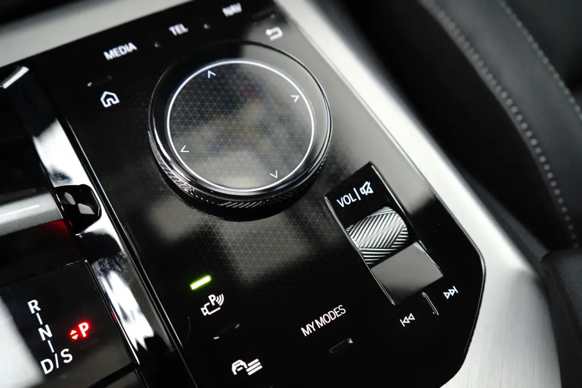 30e xDrive | M-SPORT | 360° CAMERA | PANODAK | ADAPTIVE CRUISE | ELEKTR. STOEL INCL MEMORY | PREMIUM AUDIO | STOELVERWARMING | DODE HOEK