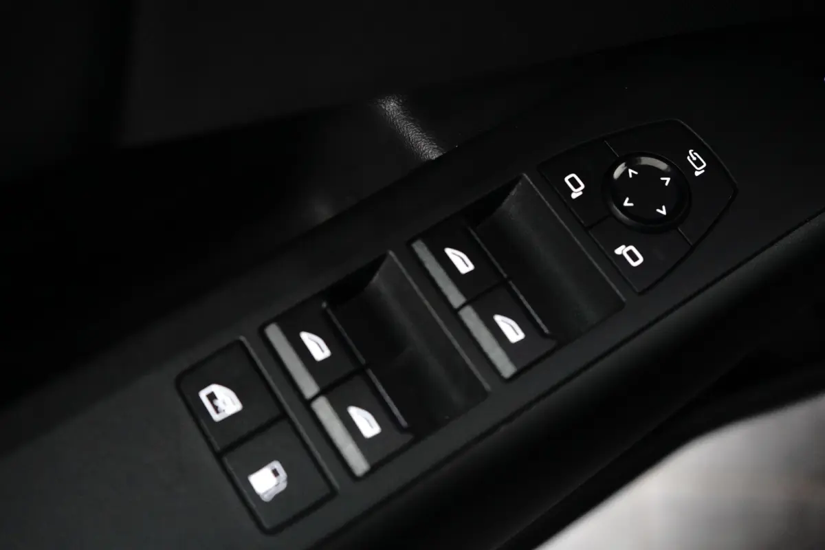 30e xDrive | M-SPORT | 360° CAMERA | PANODAK | ADAPTIVE CRUISE | ELEKTR. STOEL INCL MEMORY | PREMIUM AUDIO | STOELVERWARMING | DODE HOEK