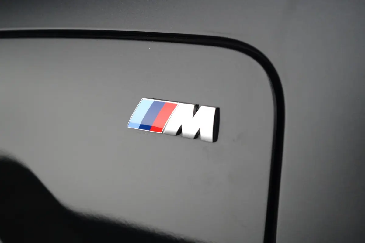 30e xDrive | M-SPORT | 360° CAMERA | PANODAK | ADAPTIVE CRUISE | ELEKTR. STOEL INCL MEMORY | PREMIUM AUDIO | STOELVERWARMING | DODE HOEK