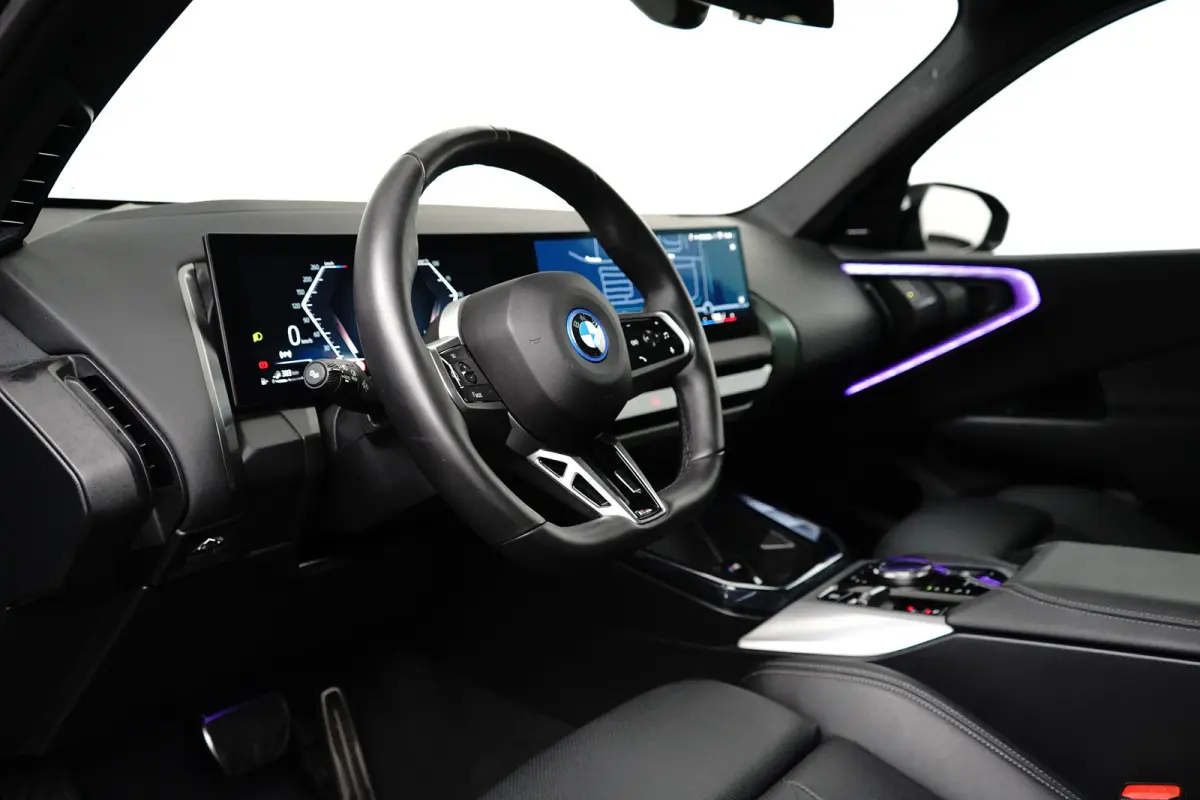 30e xDrive | M-SPORT | 360° CAMERA | PANODAK | ADAPTIVE CRUISE | ELEKTR. STOEL INCL MEMORY | PREMIUM AUDIO | STOELVERWARMING | DODE HOEK