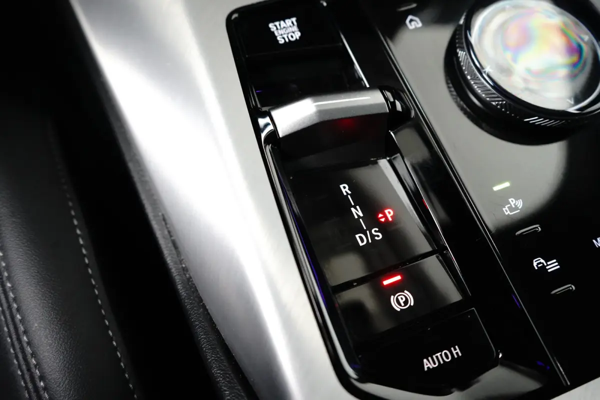 30e xDrive | M-SPORT | 360° CAMERA | PANODAK | ADAPTIVE CRUISE | ELEKTR. STOEL INCL MEMORY | PREMIUM AUDIO | STOELVERWARMING | DODE HOEK