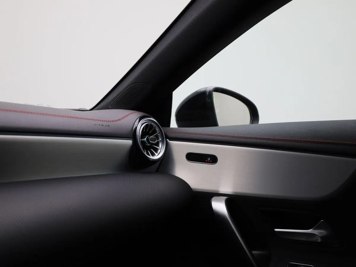250 e Business Solution AMG Limited | PANORAMADAK | ACHTERUITRIJCAMERA | SFEERVERLICHTING | WIDE SCREEN | STOELVERWARMING | MULTIBEAM LED | CLIMATE CONTROL | CRUISE CONTROL |