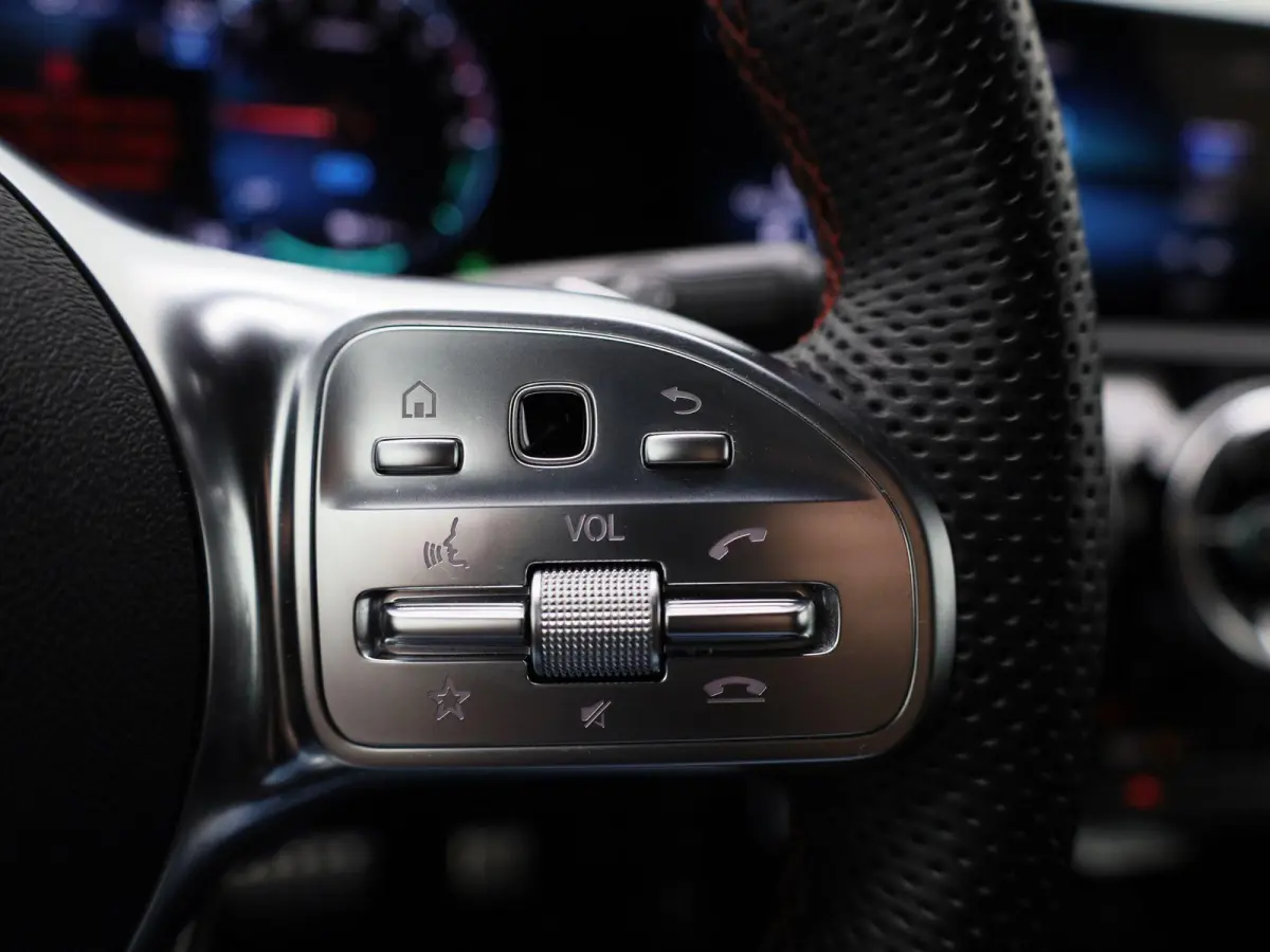 250 e Business Solution AMG Limited | PANORAMADAK | ACHTERUITRIJCAMERA | SFEERVERLICHTING | WIDE SCREEN | STOELVERWARMING | MULTIBEAM LED | CLIMATE CONTROL | CRUISE CONTROL |