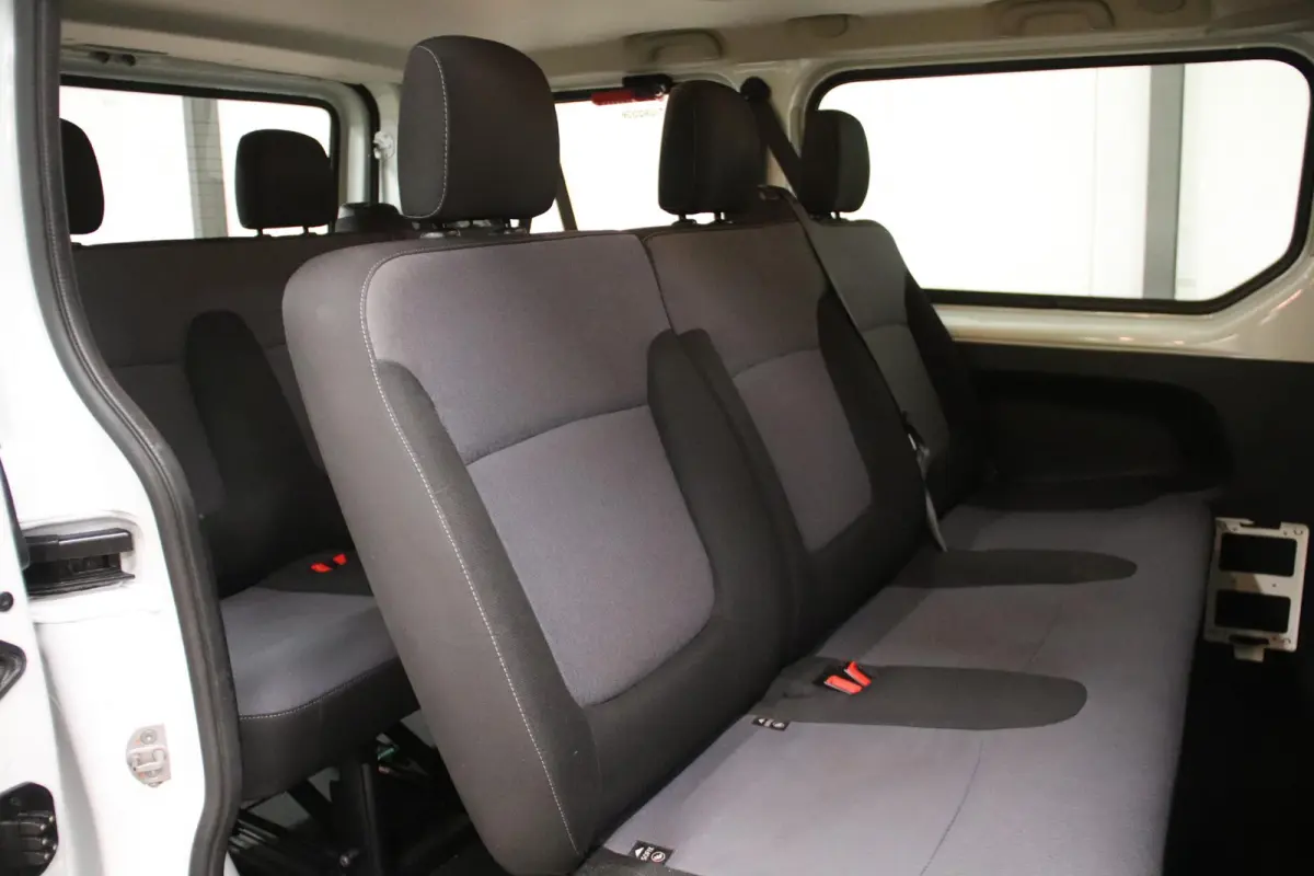 1.6 CDTI PERSONEN VERVOER 9 PERSOONS PERSONENBUS Opel Vivaro Combi 1.6 CDTI PERSONENVERVOER 9 PERSOONS PERSONENBUS