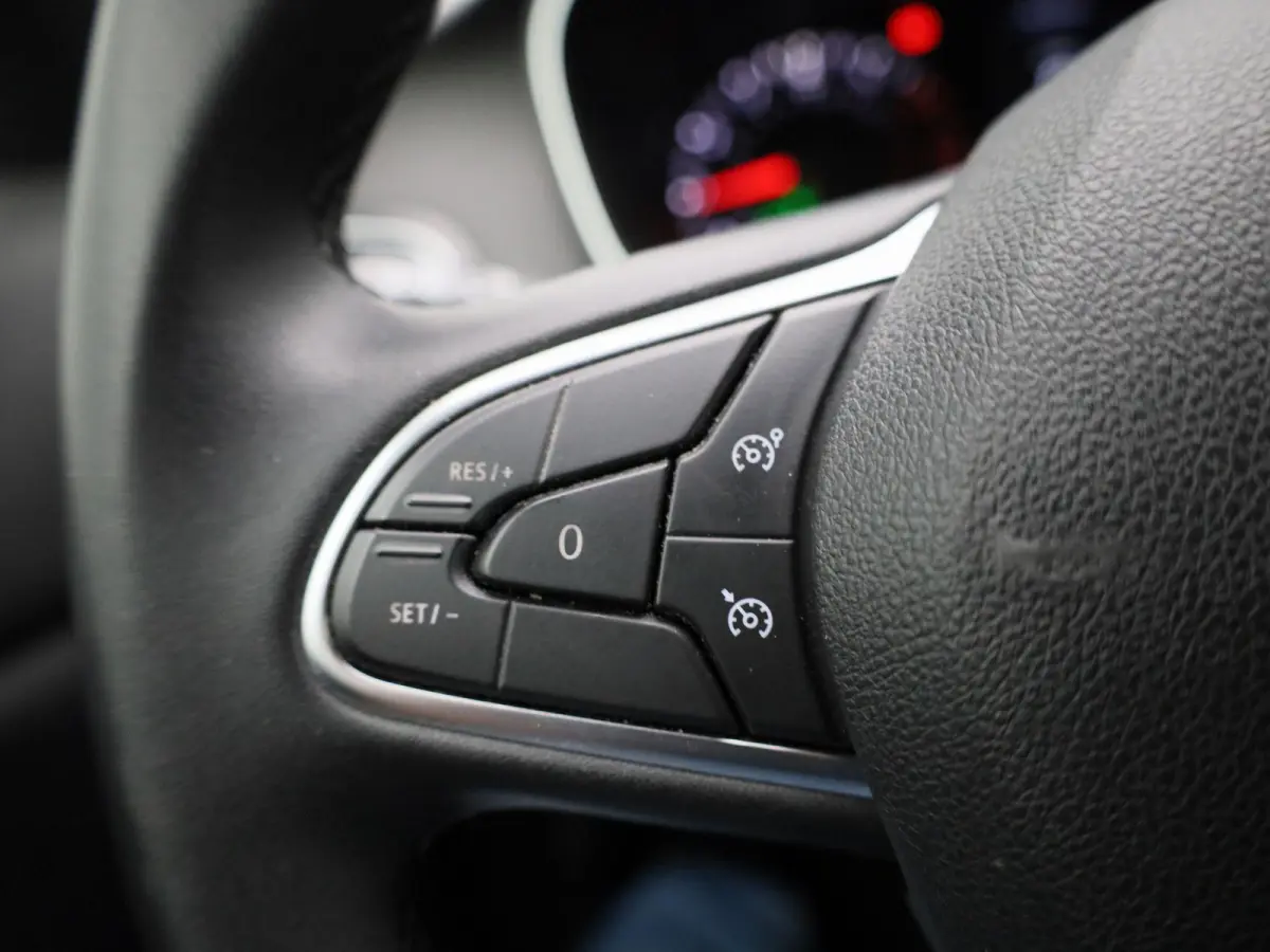 1.3 TCe Business Zen | WORDT VERWACHT | ACHTERUITRIJCAMERA | APPLE CARPLAY - ANDROID AUTO | CLIMATE CONTROL | CRUISE CONTROL | LED | KEYLESS |