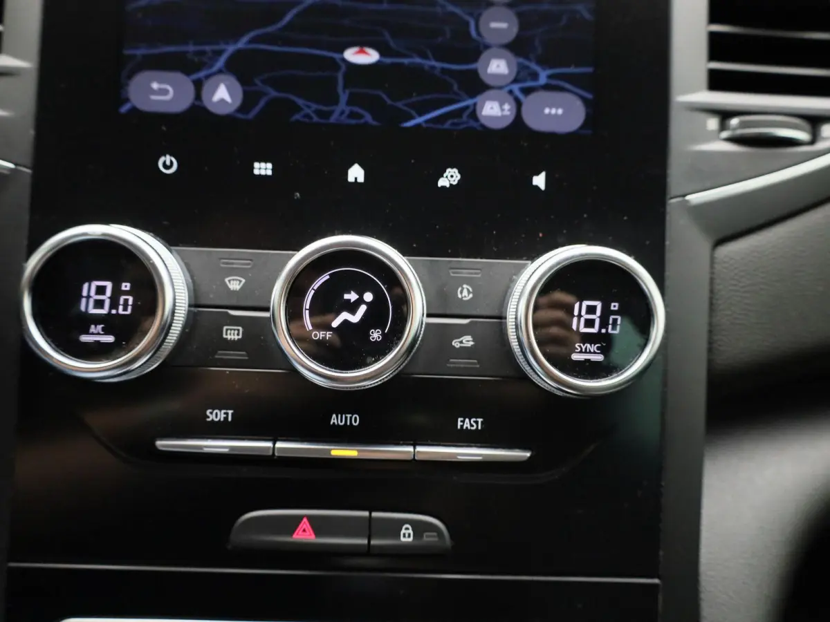 1.3 TCe Business Zen | WORDT VERWACHT | ACHTERUITRIJCAMERA | APPLE CARPLAY - ANDROID AUTO | CLIMATE CONTROL | CRUISE CONTROL | LED | KEYLESS |