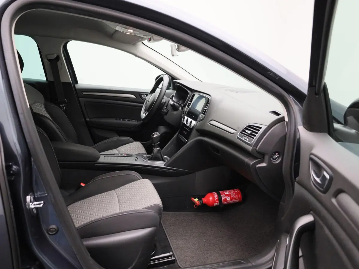 1.3 TCe Business Zen | WORDT VERWACHT | ACHTERUITRIJCAMERA | APPLE CARPLAY - ANDROID AUTO | CLIMATE CONTROL | CRUISE CONTROL | LED | KEYLESS |
