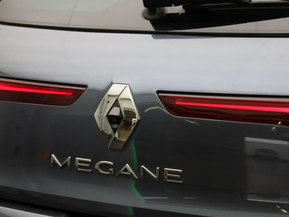 1.3 TCe Business Zen | WORDT VERWACHT | ACHTERUITRIJCAMERA | APPLE CARPLAY - ANDROID AUTO | CLIMATE CONTROL | CRUISE CONTROL | LED | KEYLESS |