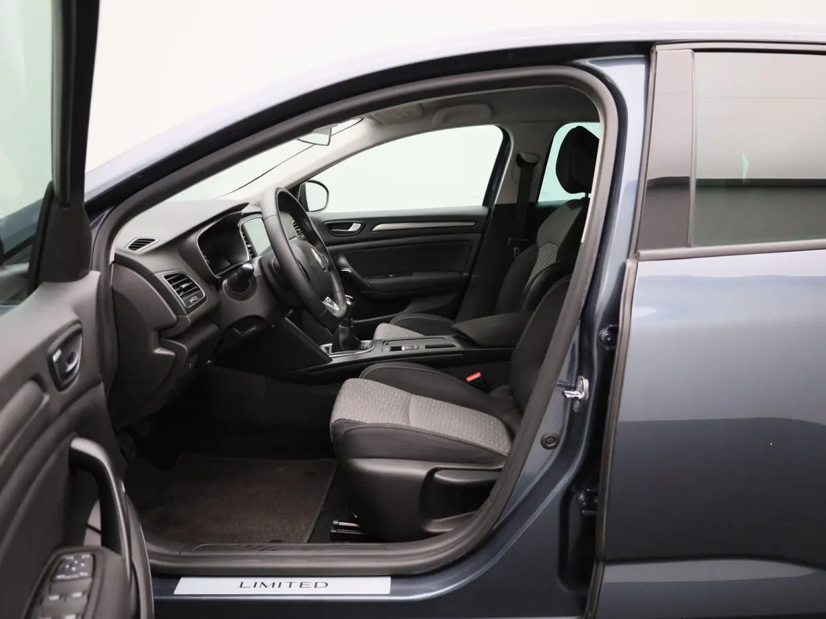 1.3 TCe Business Zen | WORDT VERWACHT | ACHTERUITRIJCAMERA | APPLE CARPLAY - ANDROID AUTO | CLIMATE CONTROL | CRUISE CONTROL | LED | KEYLESS |