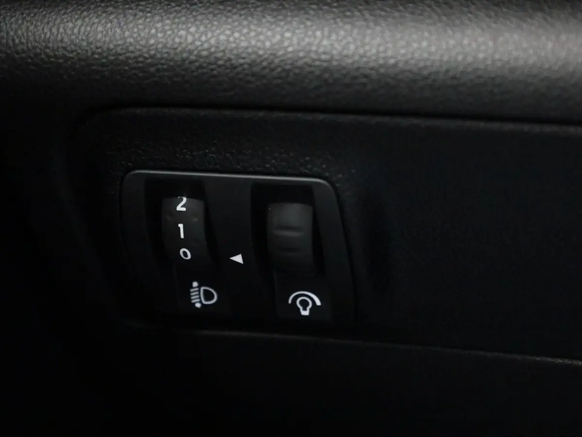1.3 TCe Business Zen | WORDT VERWACHT | ACHTERUITRIJCAMERA | APPLE CARPLAY - ANDROID AUTO | CLIMATE CONTROL | CRUISE CONTROL | LED | KEYLESS |