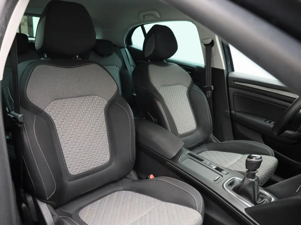 1.3 TCe Business Zen | WORDT VERWACHT | ACHTERUITRIJCAMERA | APPLE CARPLAY - ANDROID AUTO | CLIMATE CONTROL | CRUISE CONTROL | LED | KEYLESS |