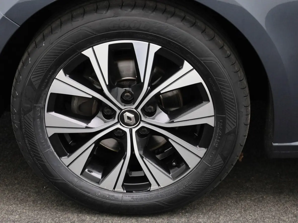 1.3 TCe Business Zen | WORDT VERWACHT | ACHTERUITRIJCAMERA | APPLE CARPLAY - ANDROID AUTO | CLIMATE CONTROL | CRUISE CONTROL | LED | KEYLESS |