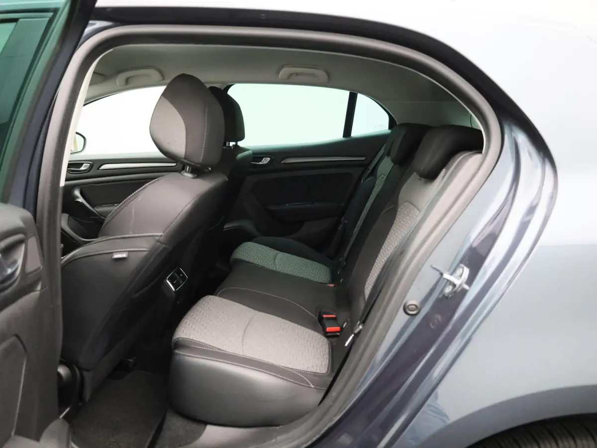 1.3 TCe Business Zen | WORDT VERWACHT | ACHTERUITRIJCAMERA | APPLE CARPLAY - ANDROID AUTO | CLIMATE CONTROL | CRUISE CONTROL | LED | KEYLESS |