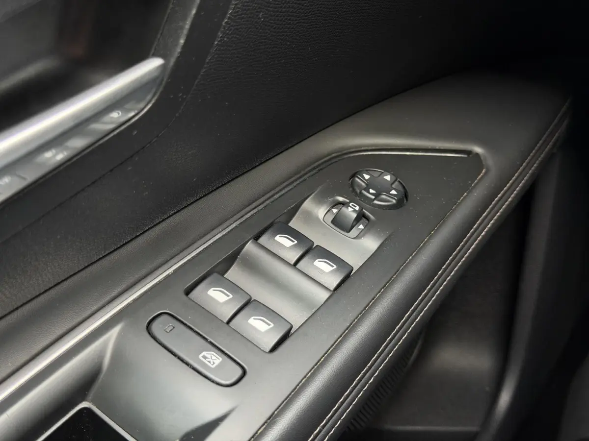 1.2 PureTech Première Navi|Camera|Trekhaak|i-Cockpit|Carplay|Clima|Cruise|Nieuwe APK bij Aflevering