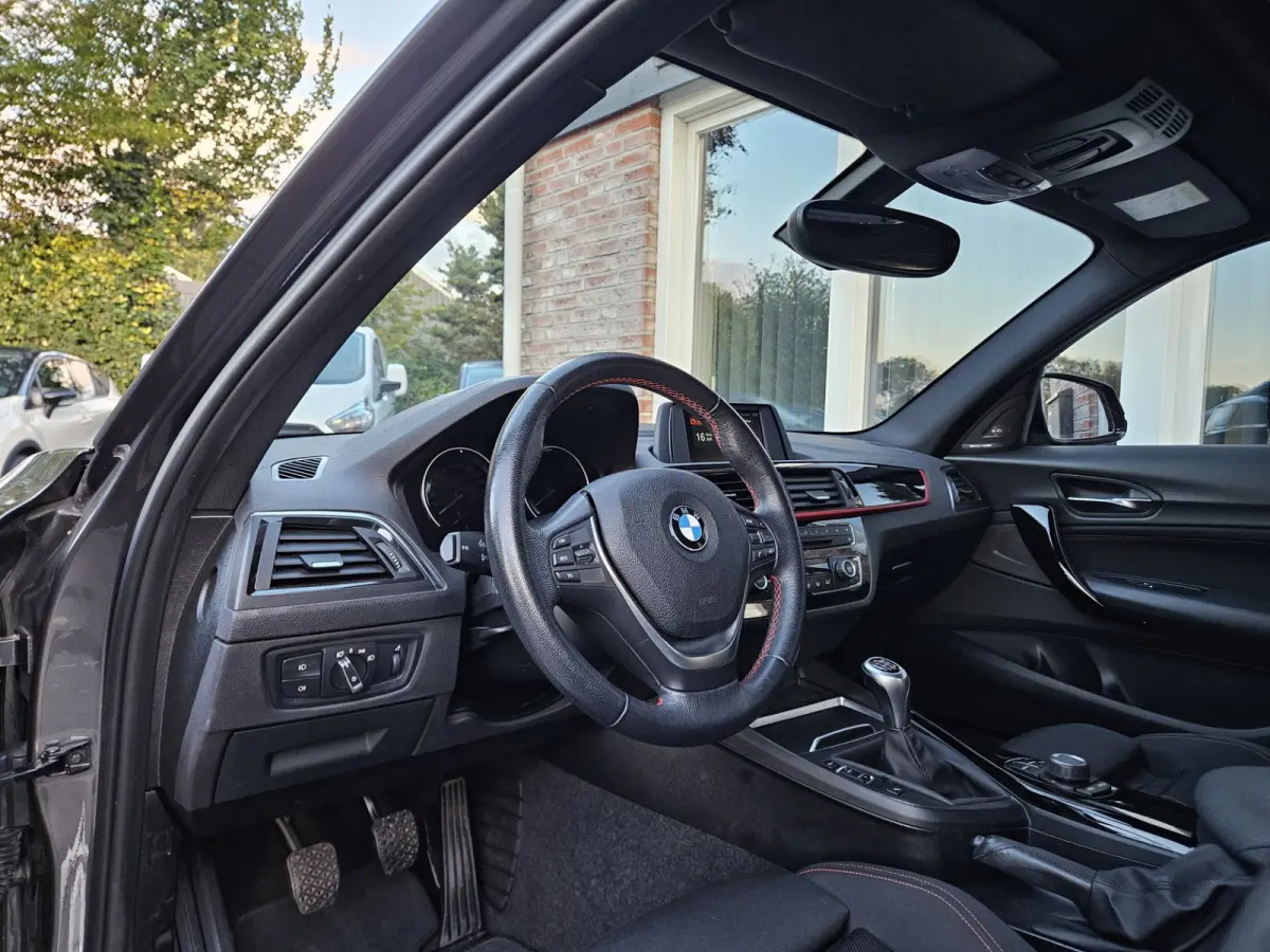 120i Edition Sport Line Shadow High Executive Schuifdak! LED! Camera! Mooie/Nette Auto!