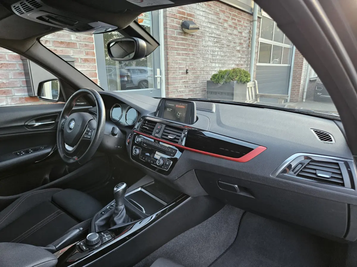 120i Edition Sport Line Shadow High Executive Schuifdak! LED! Camera! Mooie/Nette Auto!