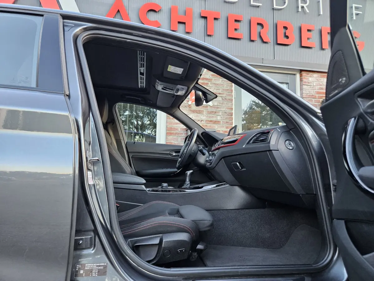 120i Edition Sport Line Shadow High Executive Schuifdak! LED! Camera! Mooie/Nette Auto!