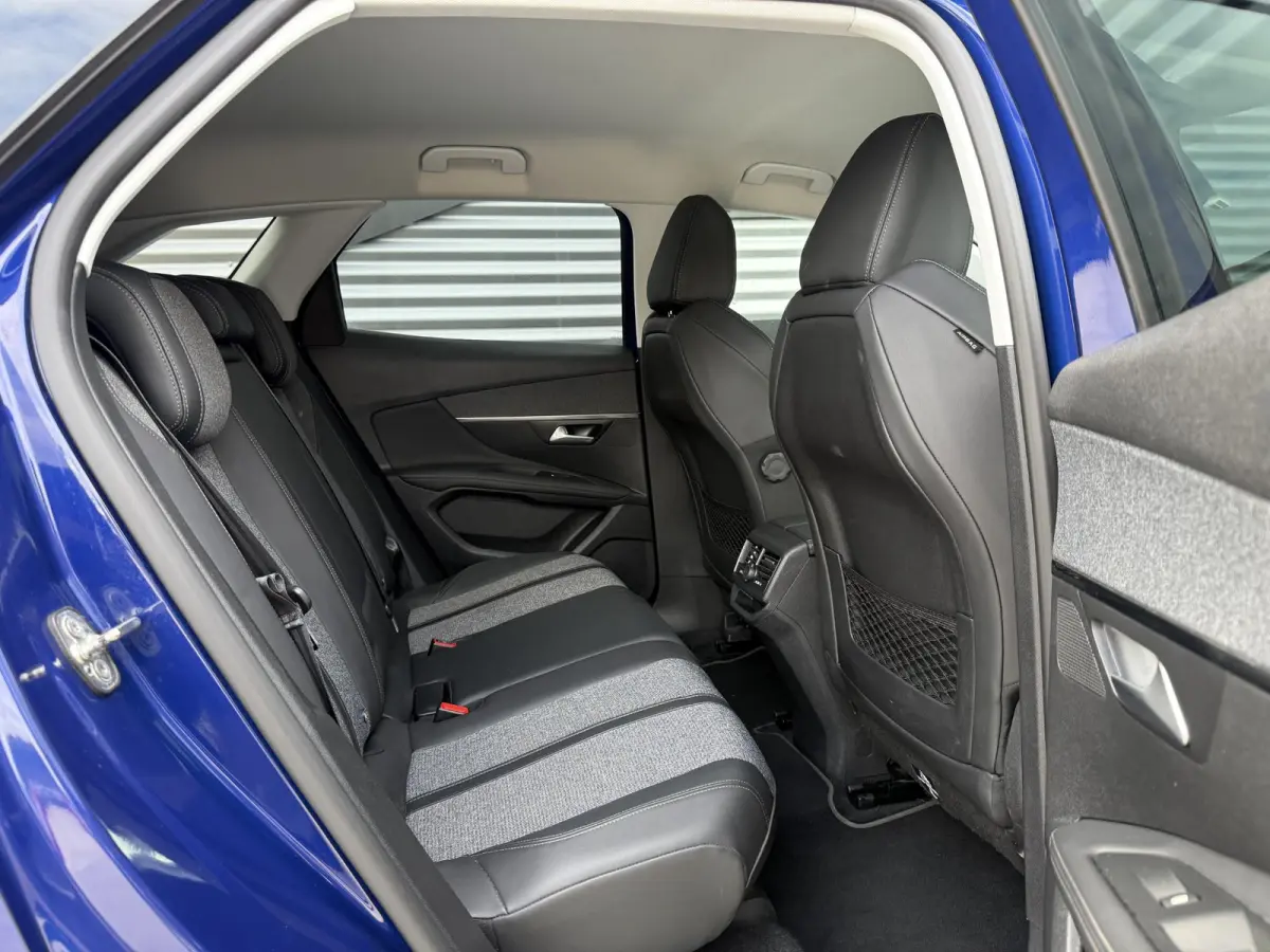 1.2 PureTech Allure 1e Eigenaar|Camera|Carplay|Trekhaak|Cruise|D-riem vv in 2025|PDC|Dealer onderhouden|N.A.P|Nieuwe APK bij aflevering