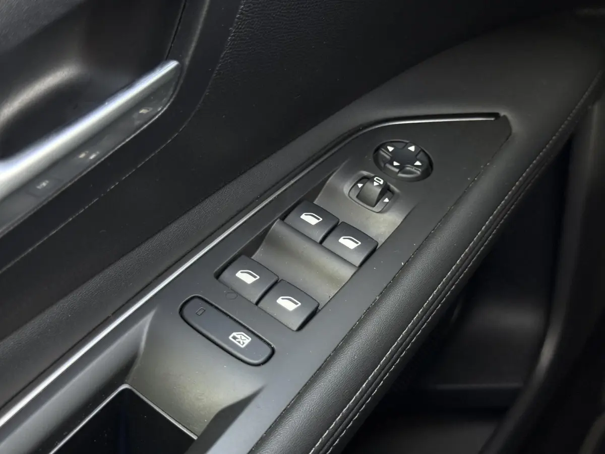1.2 PureTech Allure 1e Eigenaar|Camera|Carplay|Trekhaak|Cruise|D-riem vv in 2025|PDC|Dealer onderhouden|N.A.P|Nieuwe APK bij aflevering