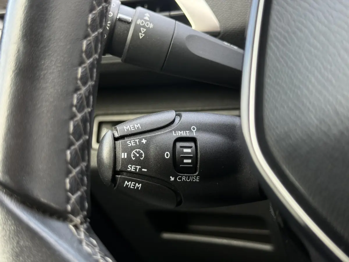 1.2 PureTech Allure 1e Eigenaar|Camera|Carplay|Trekhaak|Cruise|D-riem vv in 2025|PDC|Dealer onderhouden|N.A.P|Nieuwe APK bij aflevering