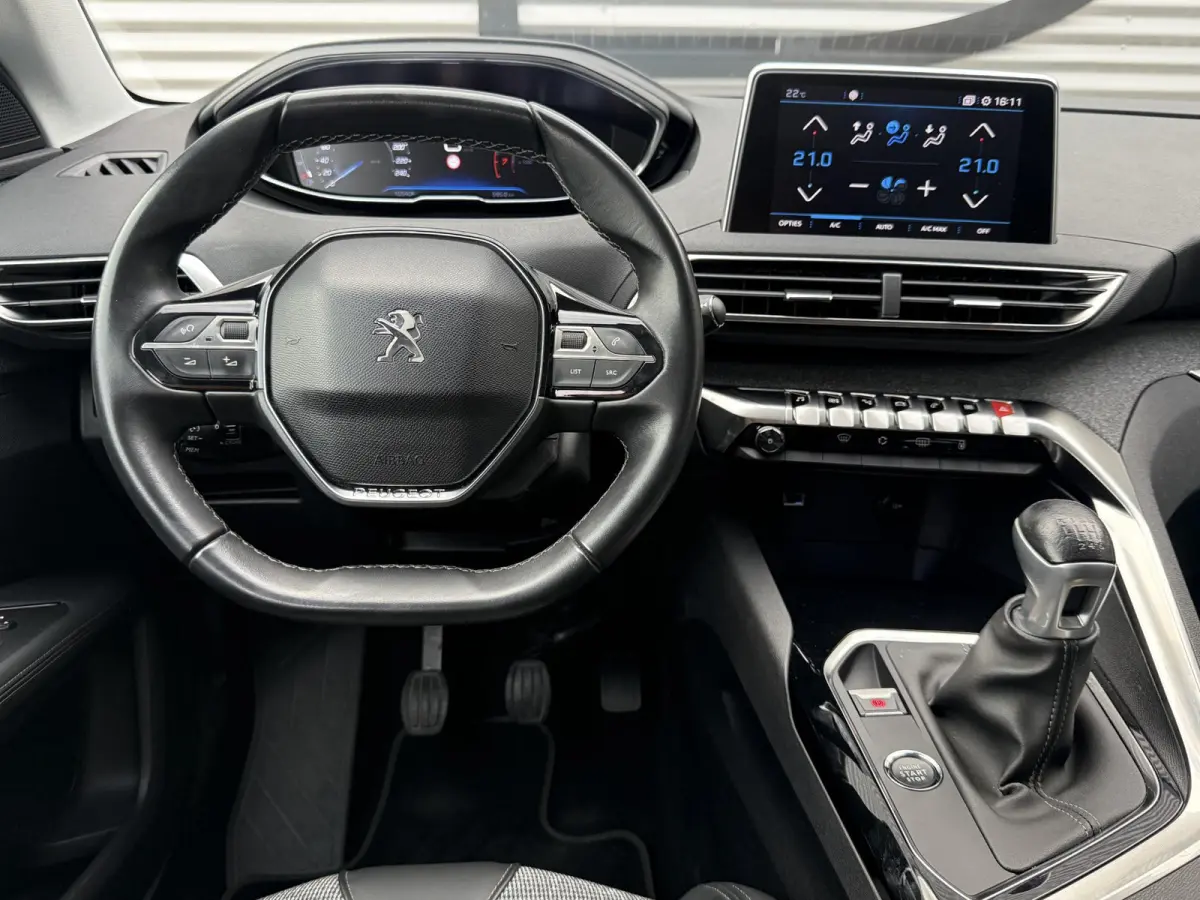 1.2 PureTech Allure 1e Eigenaar|Camera|Carplay|Trekhaak|Cruise|D-riem vv in 2025|PDC|Dealer onderhouden|N.A.P|Nieuwe APK bij aflevering