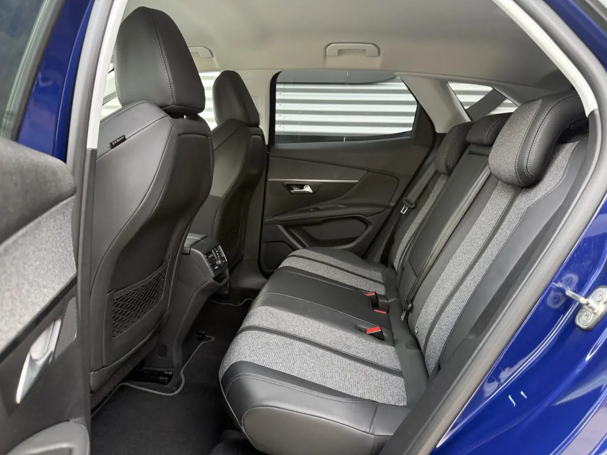 1.2 PureTech Allure 1e Eigenaar|Camera|Carplay|Trekhaak|Cruise|D-riem vv in 2025|PDC|Dealer onderhouden|N.A.P|Nieuwe APK bij aflevering
