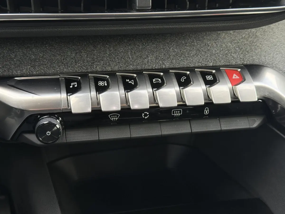 1.2 PureTech Allure 1e Eigenaar|Camera|Carplay|Trekhaak|Cruise|D-riem vv in 2025|PDC|Dealer onderhouden|N.A.P|Nieuwe APK bij aflevering