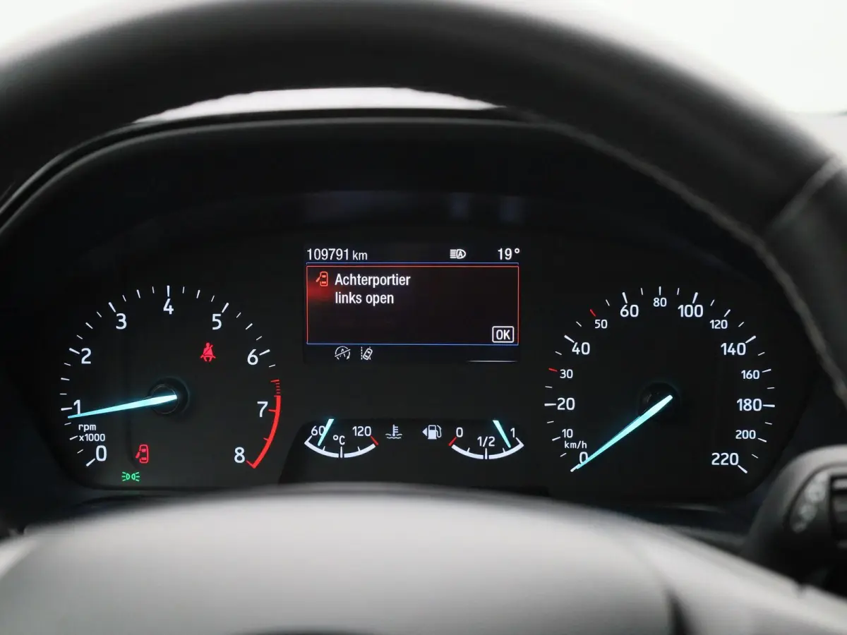 1.0 EcoBoost Hybrid Titanium | Cruise Control | Airco | Sensoren Achter | Apple Carplay/Android Auto |