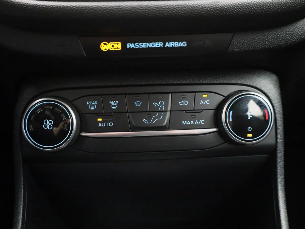 1.0 EcoBoost Hybrid Titanium | Cruise Control | Airco | Sensoren Achter | Apple Carplay/Android Auto |