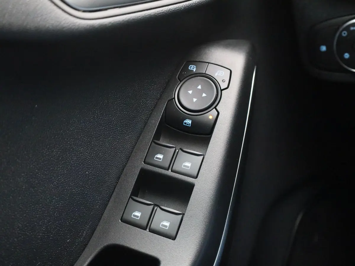 1.0 EcoBoost Hybrid Titanium | Cruise Control | Airco | Sensoren Achter | Apple Carplay/Android Auto |
