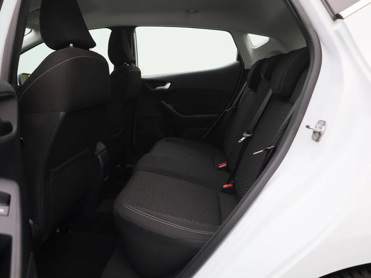 1.0 EcoBoost Hybrid Titanium | Cruise Control | Airco | Sensoren Achter | Apple Carplay/Android Auto |