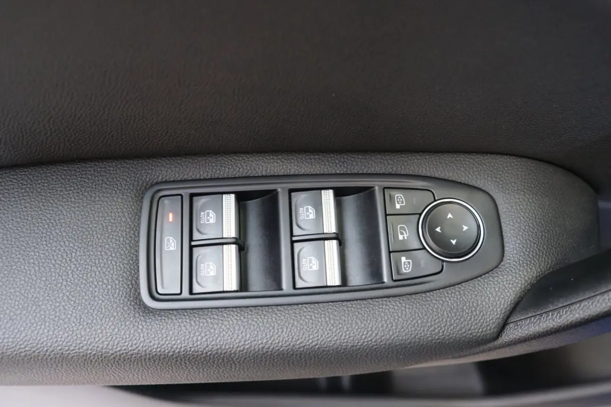 1.3 TCe 140 Business Zen - Airco, Cruise, Camera, Virtueel display, PDC, Trekhaak.