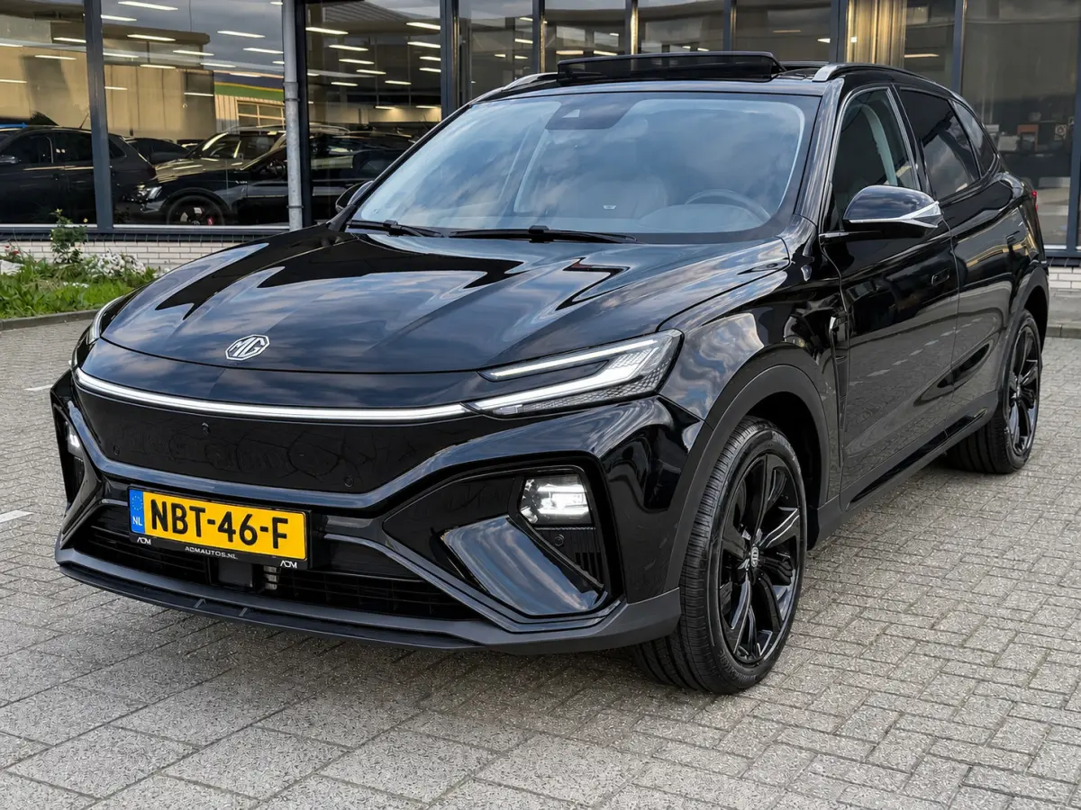 AWD Performance 70 kWh l Trekhaak l BOSE l Sfeerverlichting