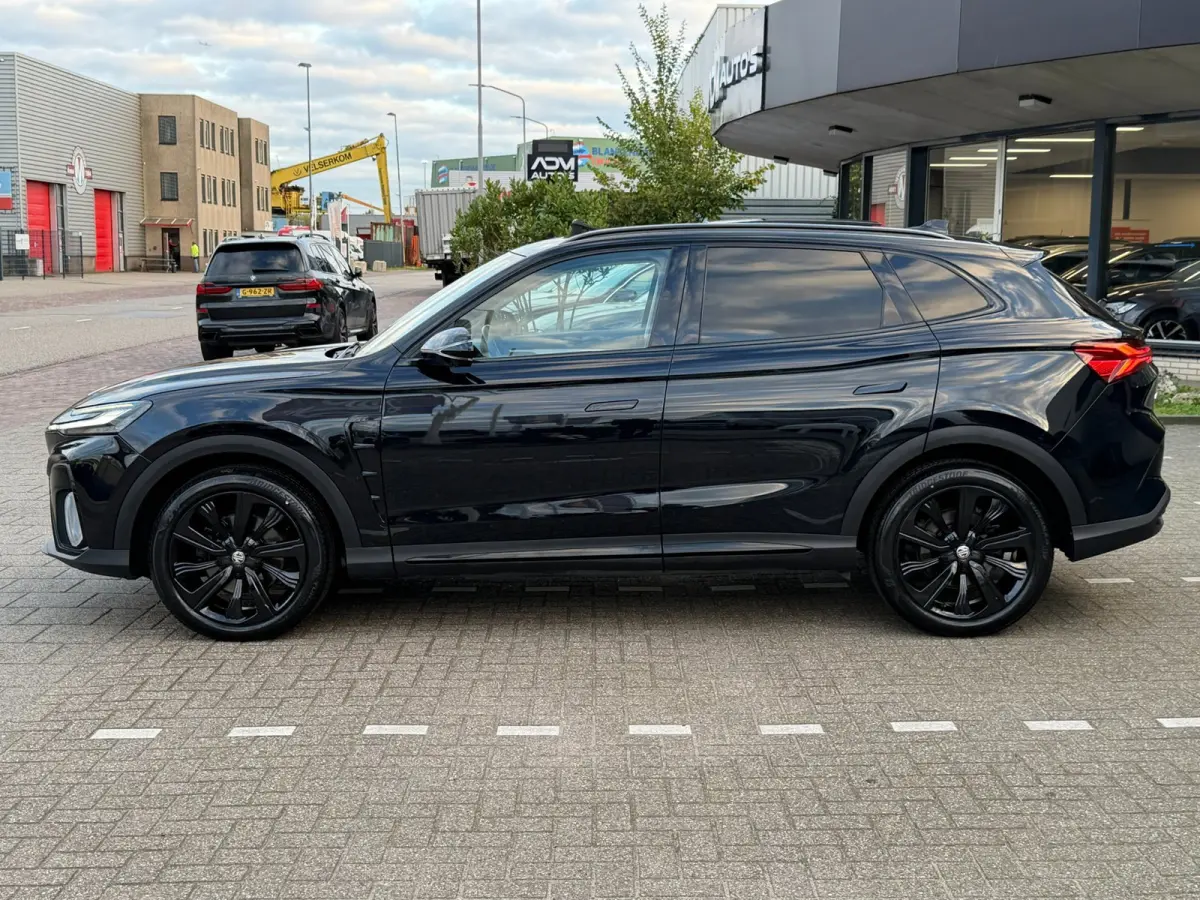 AWD Performance 70 kWh l Trekhaak l BOSE l Sfeerverlichting