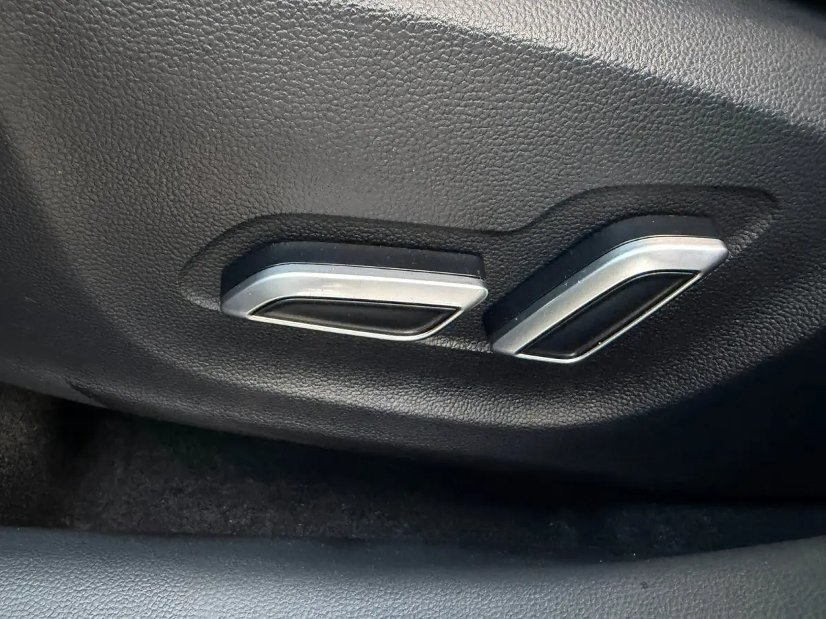 AWD Performance 70 kWh l Trekhaak l BOSE l Sfeerverlichting