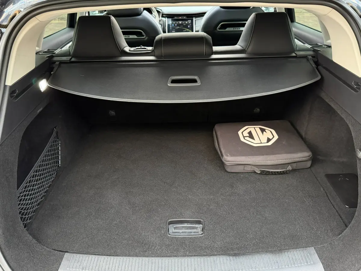 AWD Performance 70 kWh l Trekhaak l BOSE l Sfeerverlichting