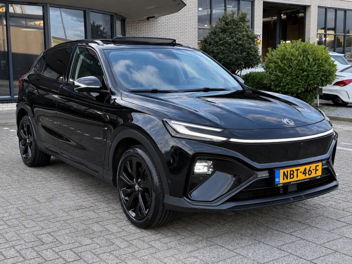 AWD Performance 70 kWh l Trekhaak l BOSE l Sfeerverlichting