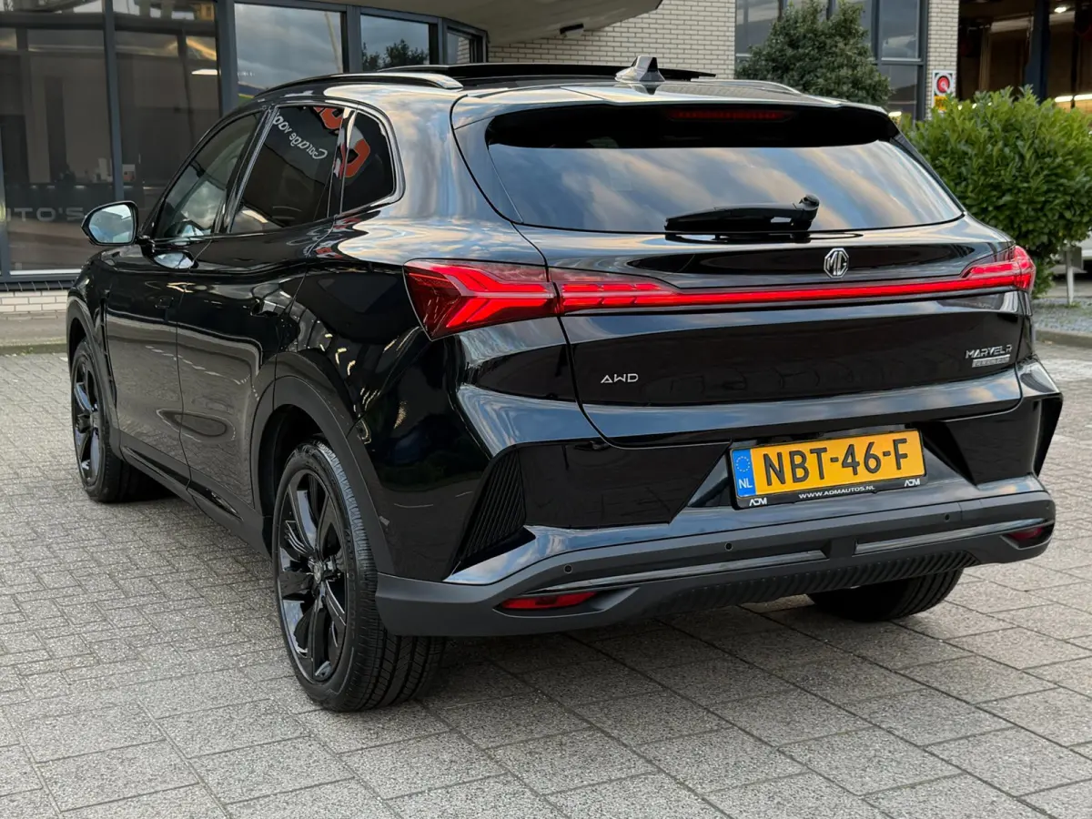 AWD Performance 70 kWh l Trekhaak l BOSE l Sfeerverlichting